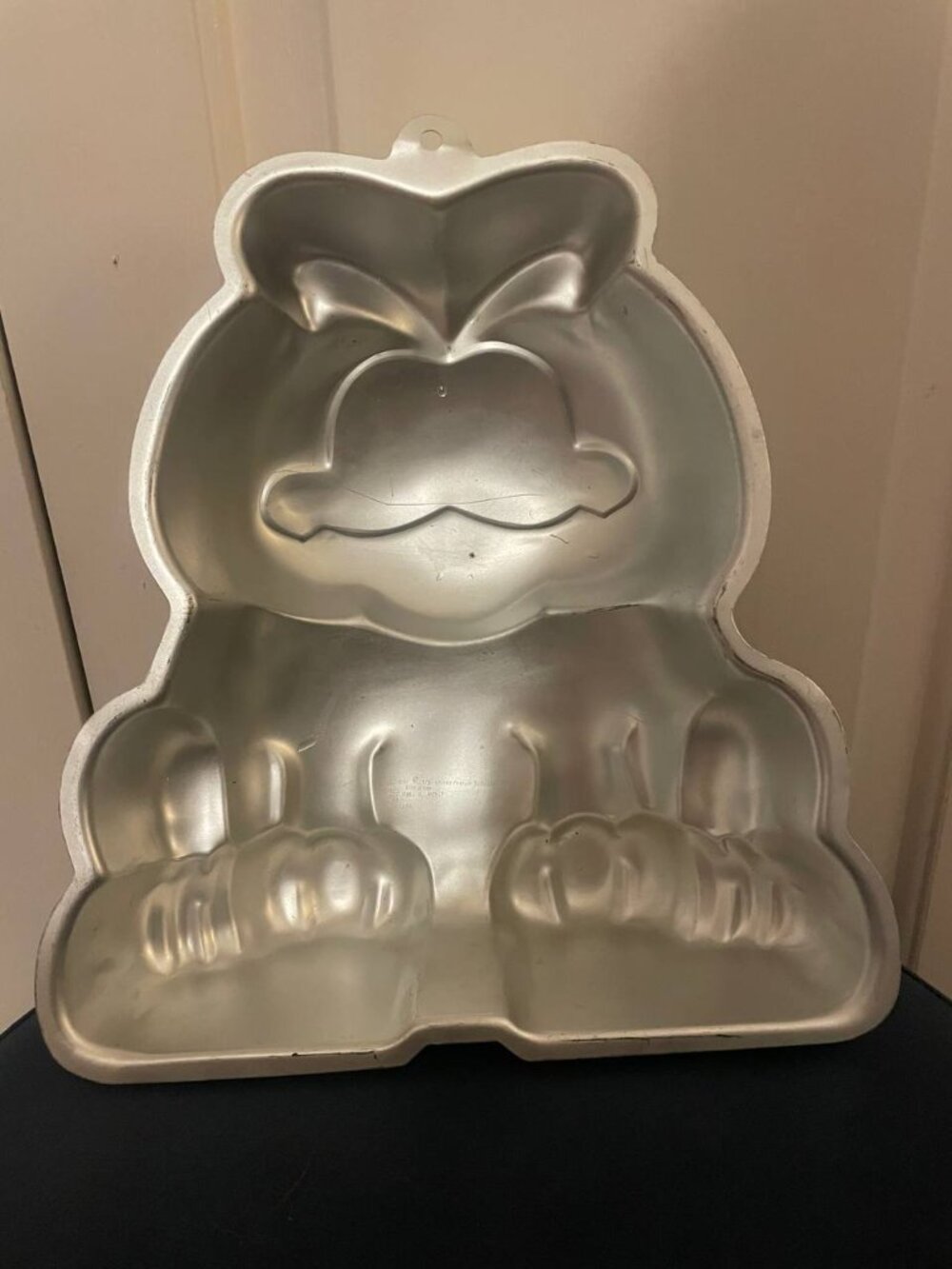 Vintage 1978 Wilton Garfield Cake Pan | Retro Cartoon Cat Baking Mold metal